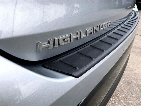 Used 2023 Toyota Highlander Limited FWD image 31