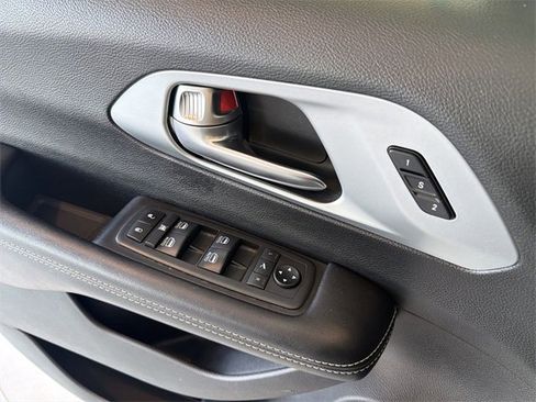 Used 2020 Chrysler Pacifica Limited w/ S Appearance Package image 26