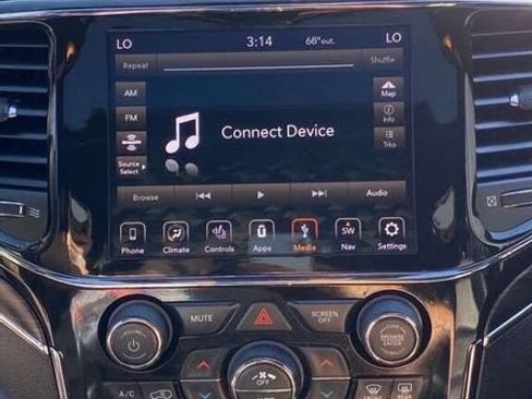 Used 2022 Jeep Grand Cherokee Limited image 24