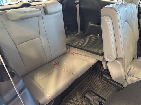 Used 2023 Toyota Highlander Limited image 18