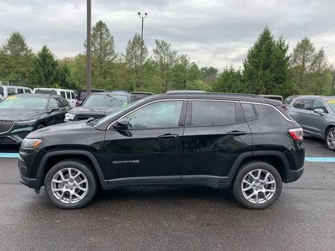 Used 2022 Jeep Compass Latitude AWD/4WD image 2