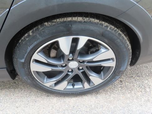 Used 2019 Buick Regal Essence w/ Driver Confidence Package I image 16