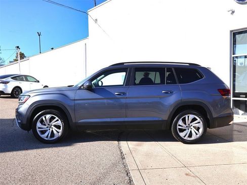 Certified 2022 Volkswagen Atlas SE image 2