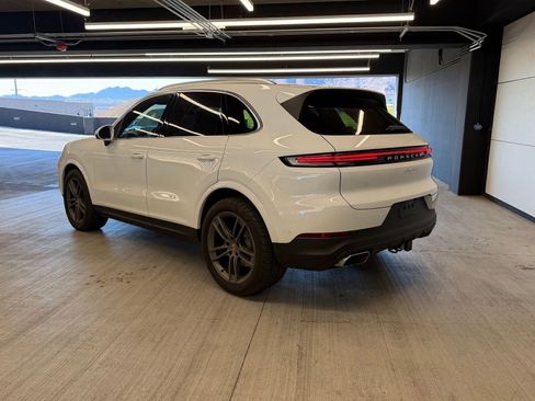 Certified 2024 Porsche Cayenne image 3