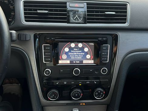 Used 2014 Volkswagen Passat TDI SE FWD image 24