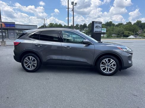 Used 2022 Ford Escape SEL w/ Technology Package FWD image 10