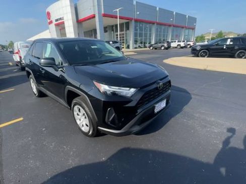 Used 2024 Toyota RAV4 LE AWD/4WD image 4
