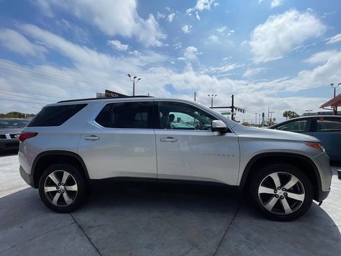 Used 2019 Chevrolet Traverse LT w/ LT Premium Package FWD image 4