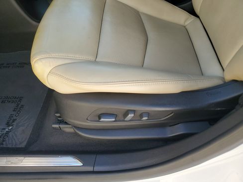 Used 2018 Cadillac XT5 Luxury w/ Driver Awareness Package image 23