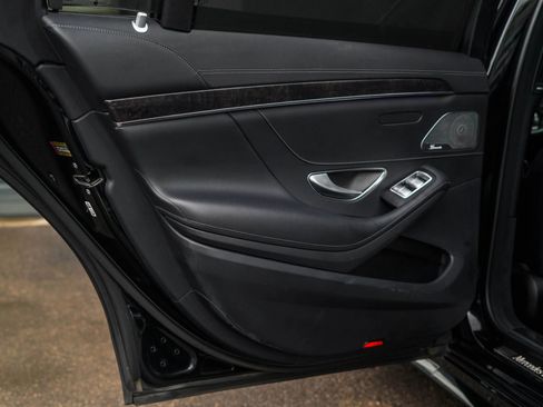 Used 2017 Mercedes-Benz S 550 Sedan image 29