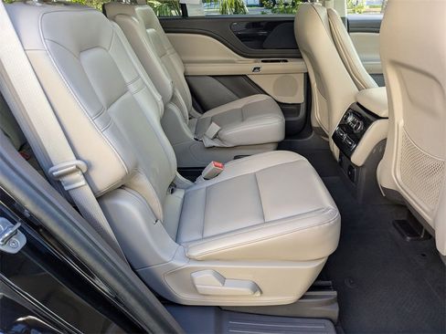 Used 2024 Lincoln Aviator AWD w/ Premium Package image 31
