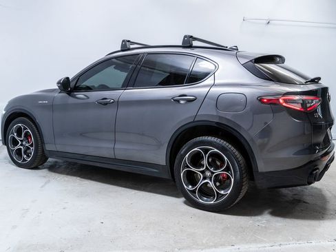 Used 2018 Alfa Romeo Stelvio Ti Sport AWD/4WD image 2