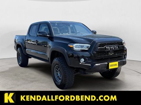 Used 2021 Toyota Tacoma TRD Off-Road w/ TRD Premium Off Road Package AWD/4WD image 3