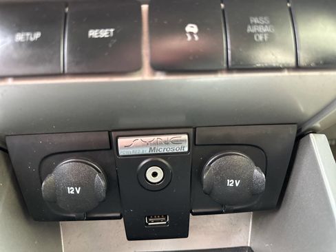 Used 2010 Ford Focus SE image 22