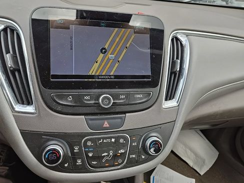 Used 2016 Chevrolet Malibu Hybrid w/ Leather Package FWD image 7