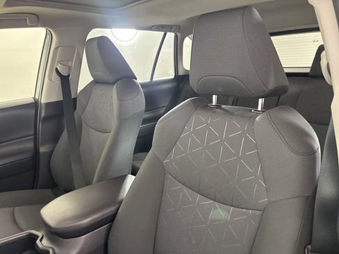 Used 2022 Toyota RAV4 XLE w/ Convenience Package AWD/4WD image 10
