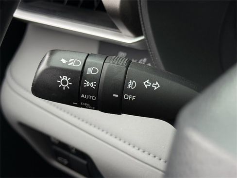 Used 2024 Toyota Highlander LE image 23