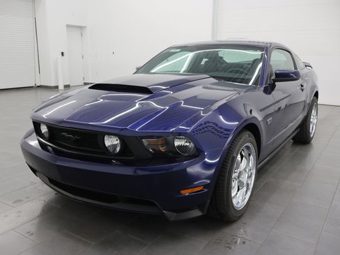 Used 2010 Ford Mustang GT Premium RWD image 7
