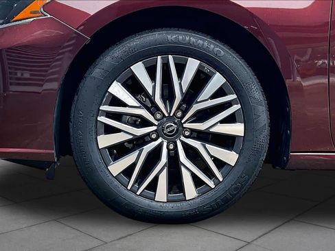 Certified 2025 Nissan Altima 2.5 SV FWD image 11