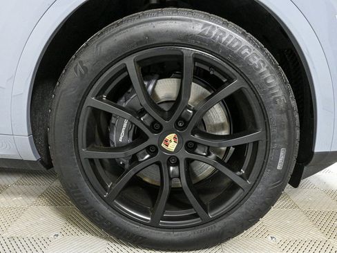 New 2025 Porsche Cayenne Coupe image 38