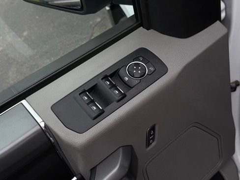Used 2019 Ford F150 XLT w/ Equipment Group 302A Luxury AWD/4WD image 12