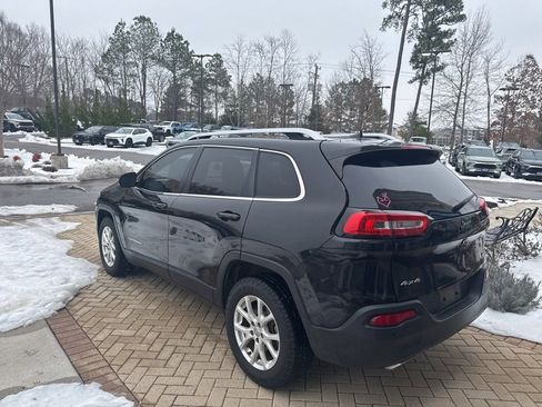 Used 2017 Jeep Cherokee Latitude w/ Safety/Convenience Group image 4