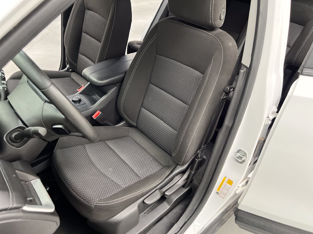 Used 2024 GMC Terrain SLE AWD/4WD image 11