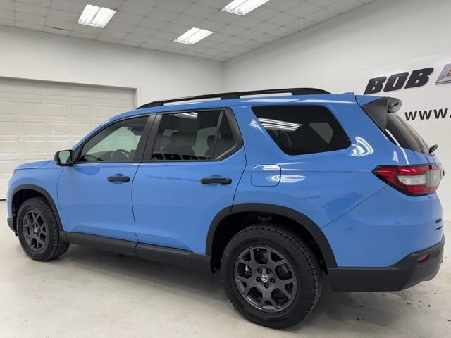Used 2025 Honda Pilot TrailSport image 7