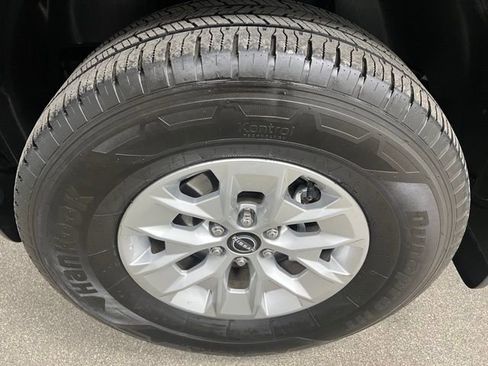 Used 2024 Nissan Frontier SV w/ Technology Package image 15
