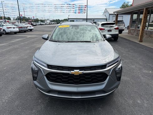Used 2025 Chevrolet Trax LT FWD image 10