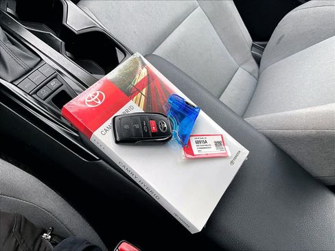 Used 2025 Toyota Camry LE image 31