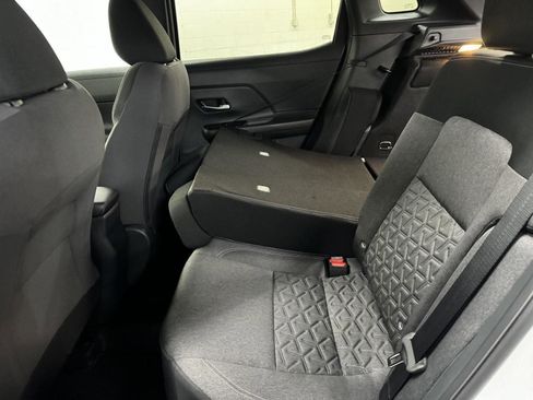 Used 2025 Nissan Kicks SV image 22