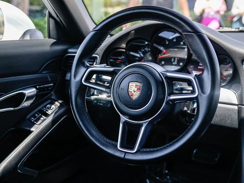 Used 2019 Porsche 911 Carrera 4 AWD/4WD image 15