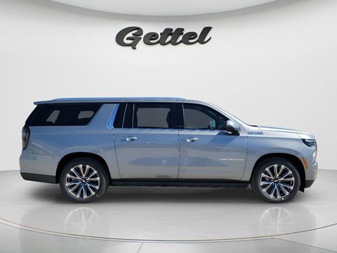 New 2026 Chevrolet Suburban High Country AWD/4WD image 11