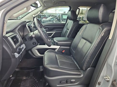 Used 2018 Nissan Titan PRO-4X w/ Pro-4x Convenience Package image 12