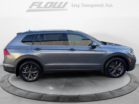 Used 2022 Volkswagen Tiguan SE image 9