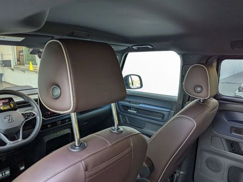 New 2025 Volkswagen ID. Buzz 1st Edition RWD image 17