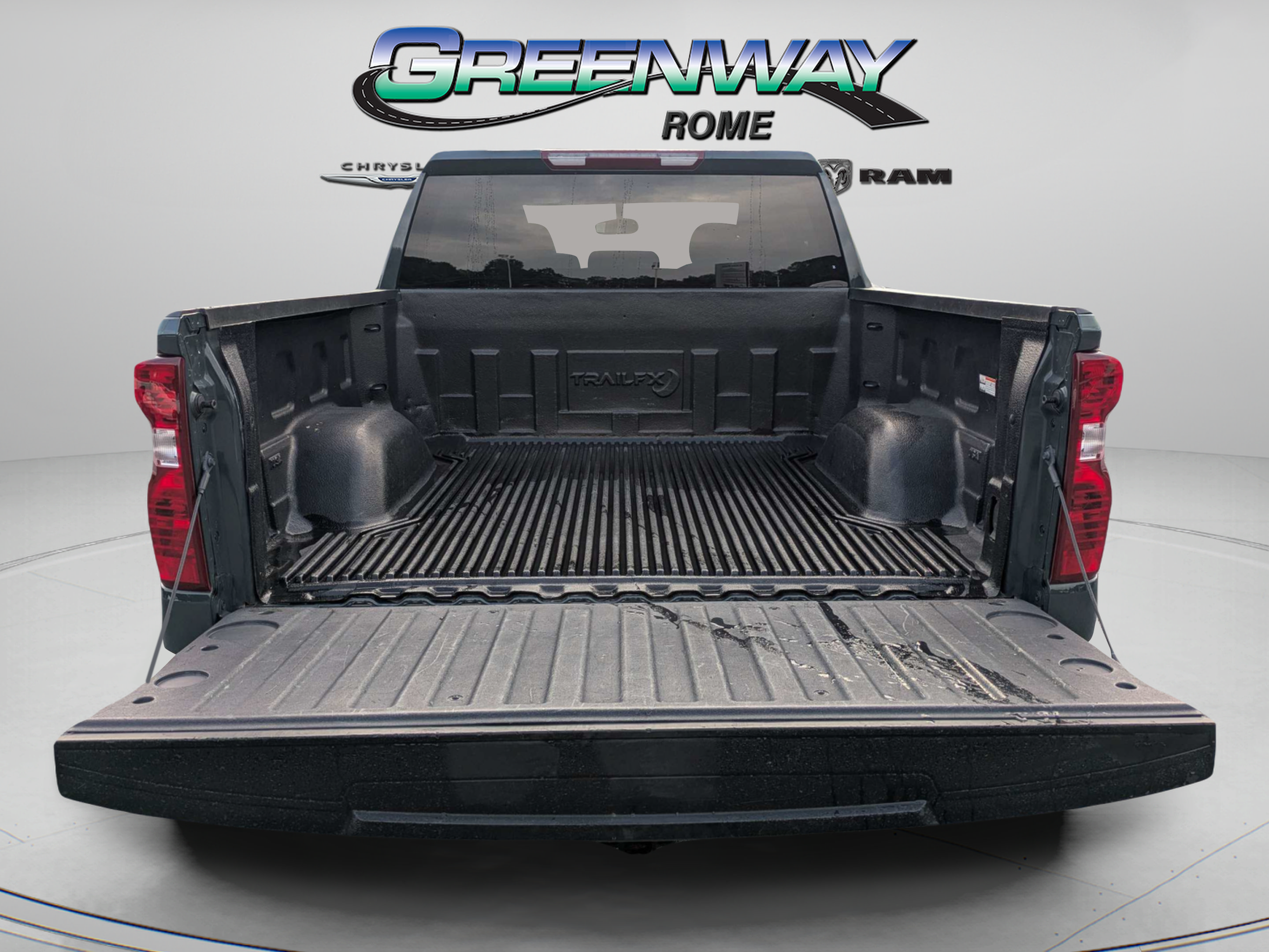 Used 2025 Chevrolet Silverado 1500 LT AWD/4WD image 9