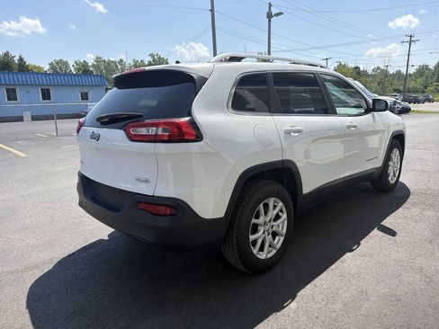 Used 2016 Jeep Cherokee Latitude AWD/4WD image 5