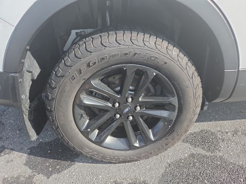 Used 2019 Ford Explorer XLT AWD/4WD image 23