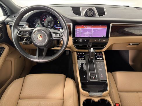 Certified 2024 Porsche Macan AWD/4WD image 29