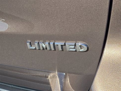 Used 2021 Jeep Grand Cherokee Limited w/ Luxury Group II image 29