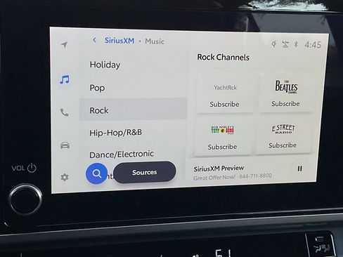 Used 2025 Toyota Camry SE image 30