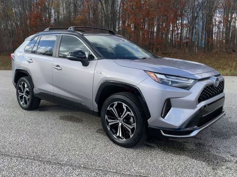 Used 2022 Toyota RAV4 XSE w/ Weather Package image 3