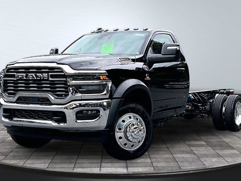 New 2026 RAM 5500 Tradesman w/ Chrome Appearance Group AWD/4WD image 3