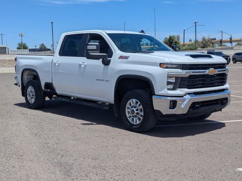 Used 2024 Chevrolet Silverado 2500 LT w/ Convenience Package AWD/4WD image 6