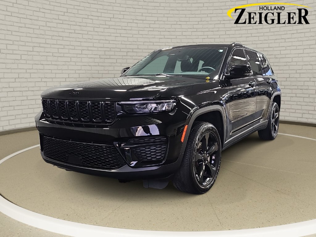 Used 2024 Jeep Grand Cherokee Altitude AWD/4WD image 1