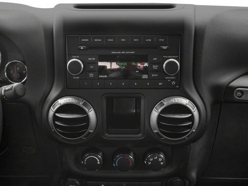 Used 2018 Jeep Wrangler Sport AWD/4WD image 13