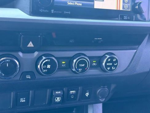 Used 2018 Toyota Tacoma TRD Off-Road AWD/4WD image 26