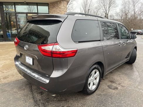 Used 2015 Toyota Sienna LE image 4